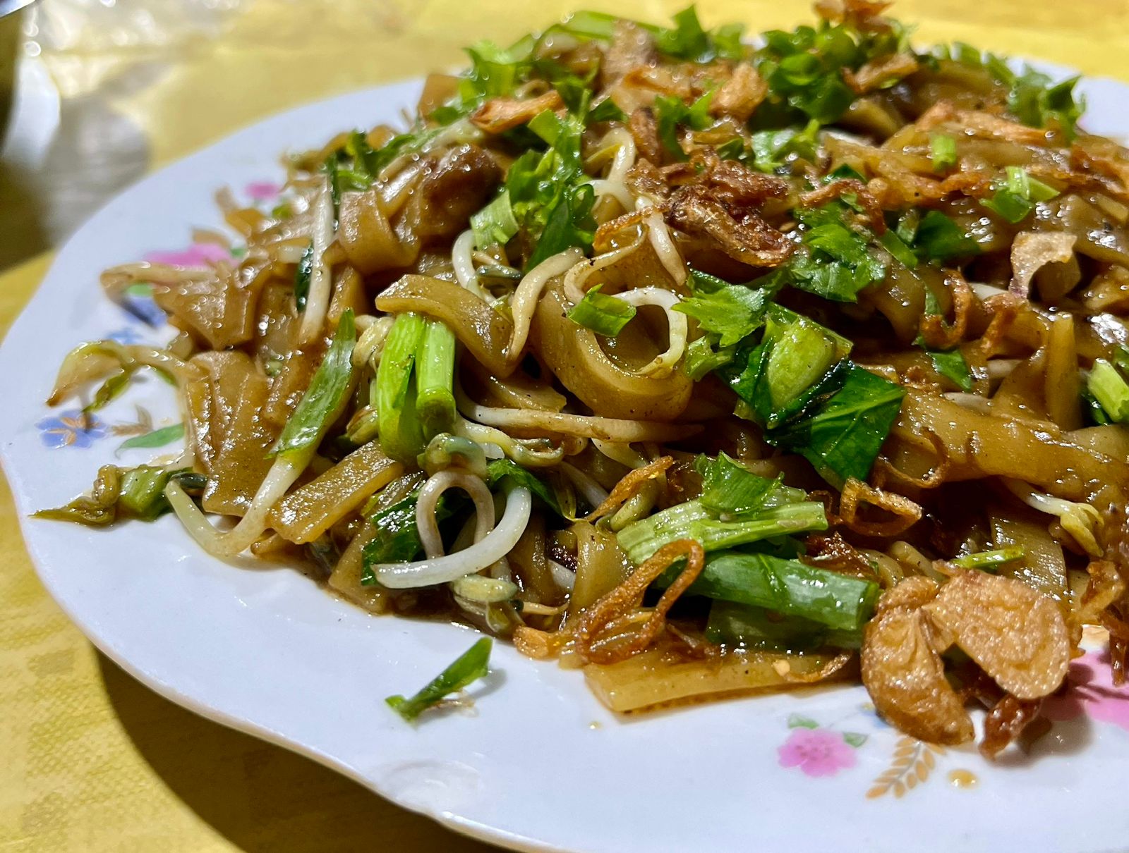 Menyelami Cita Rasa Mie Tiaw Asu yang Memikat Generasi