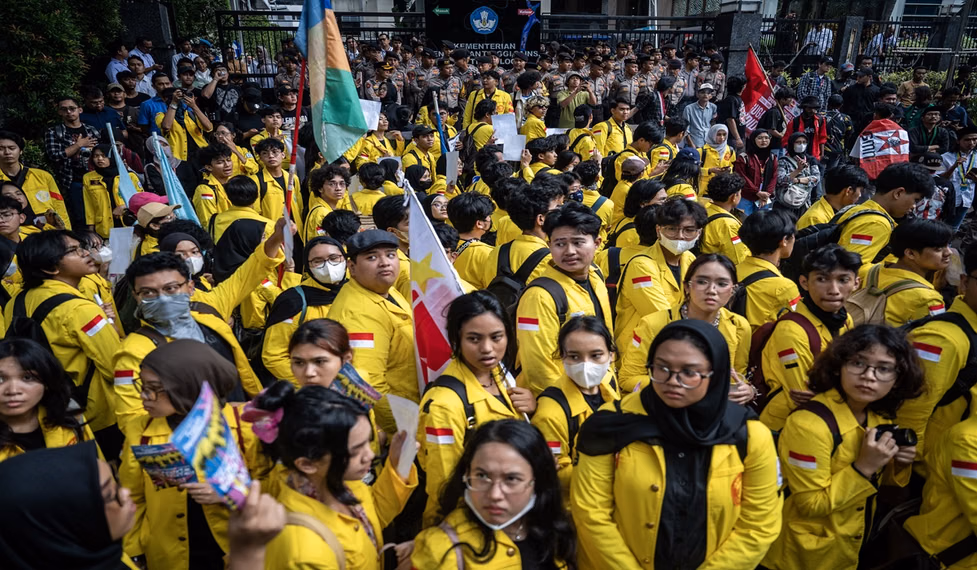 Mengapa Tema Indonesia Bangkrut Dipilih Pada Demo BEM UI